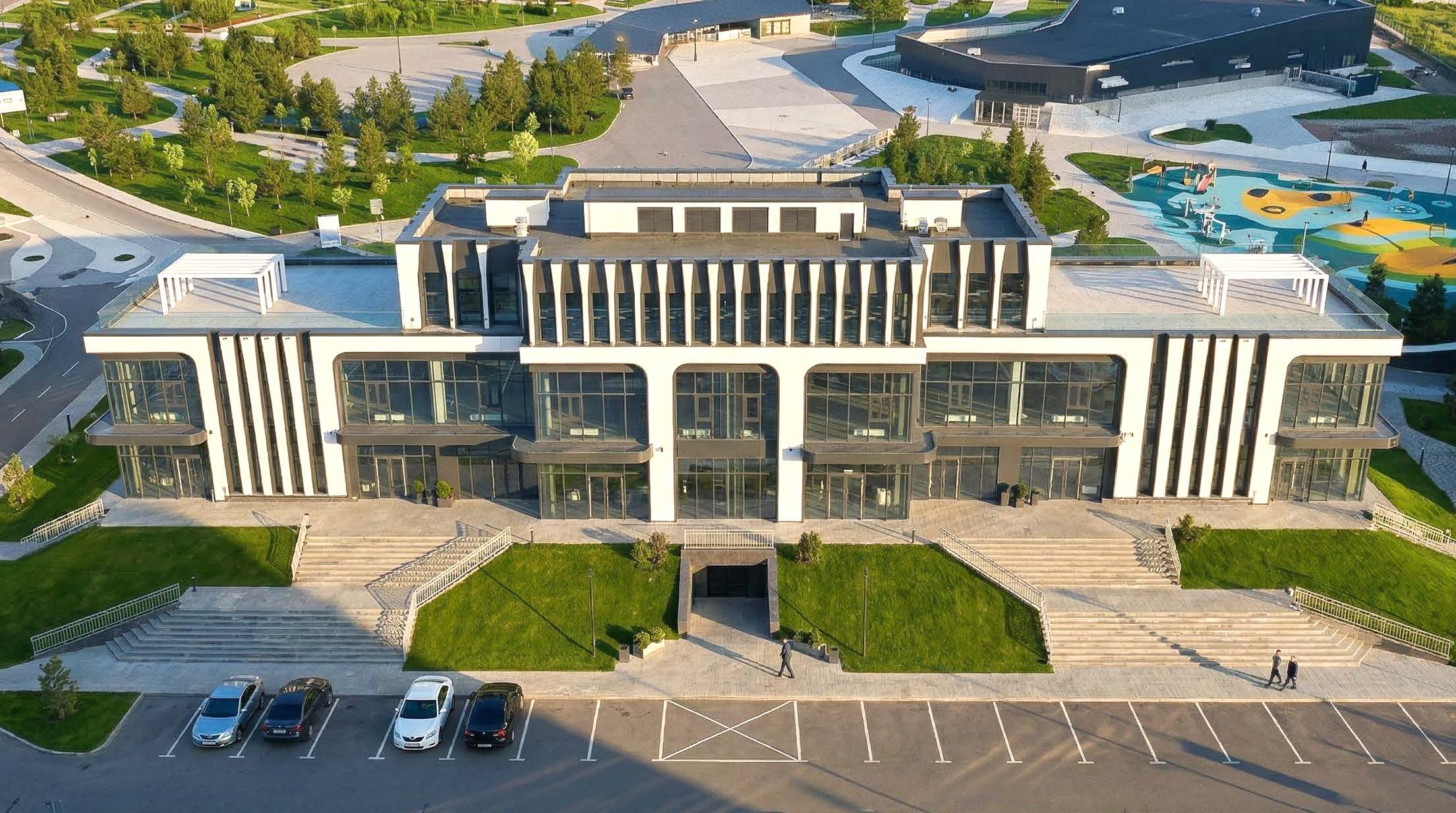 Дневной фасад павильона Гастрогалереи с высоты